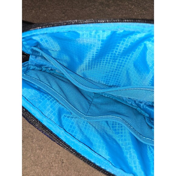 Rareform Zion Sling Bag - Vegan, Lightweight, Water-Resistant - Picture 5 of 7